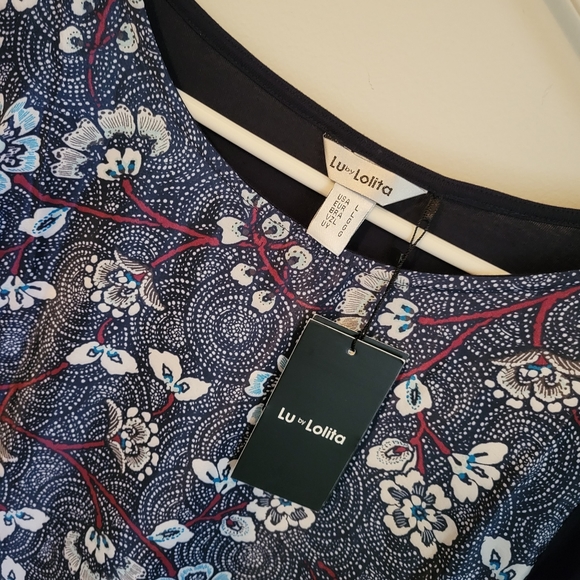 ⭐️NWT Lu by Lolita Blue Flowered Print Top - Picture 3 of 3